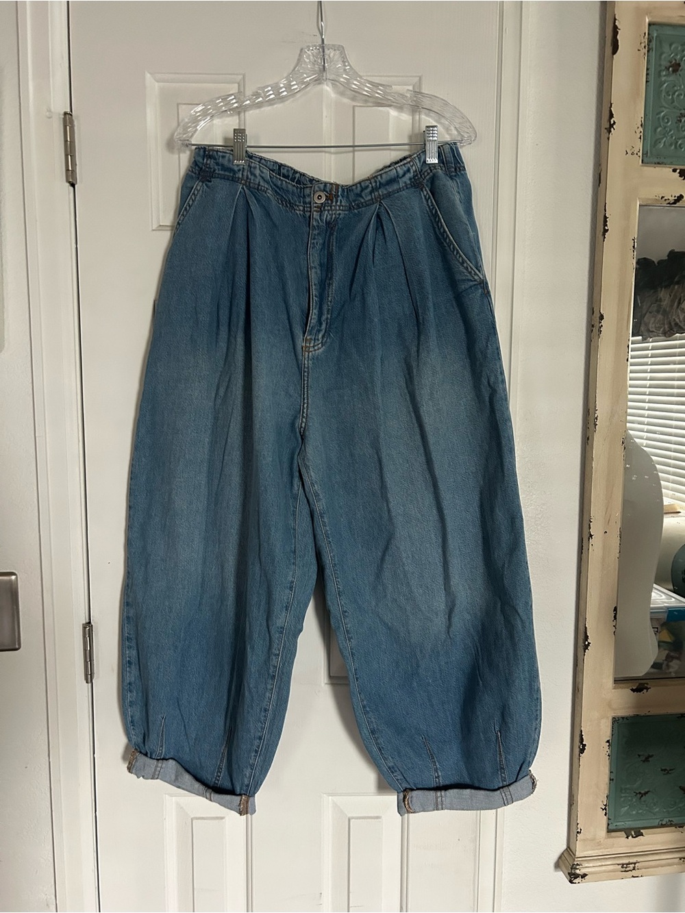 Pilcro Denim Balloon Crop Jeans in Light Blue